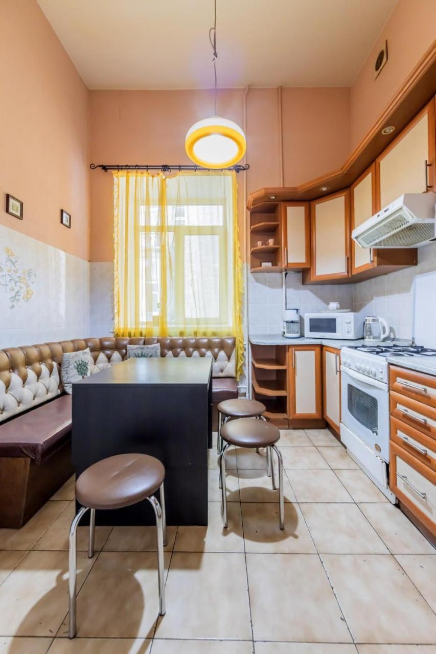 4-кімнатні в центрі, поруч майдан незалежності Apartment *