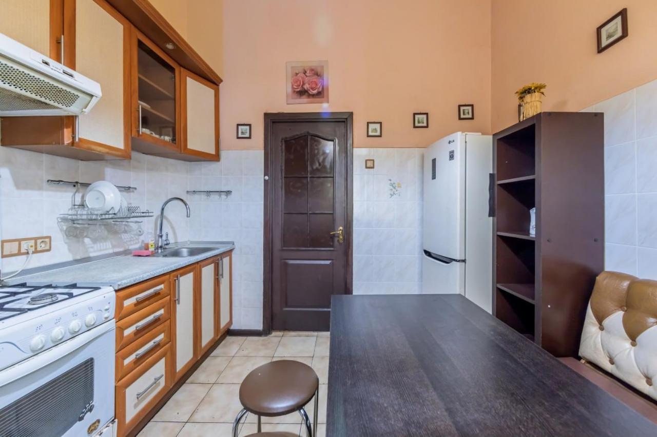 Apartment 4-кімнатні в центрі, поруч майдан незалежності
